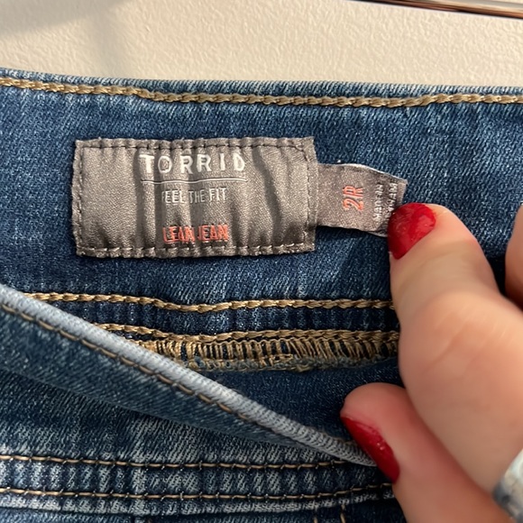 Torrid medium blue skinny jeans size 2R - Picture 2 of 10